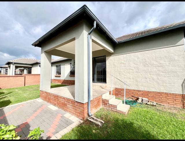 3 BEDROOM TOWNHOUSE FOR SALE IN THE REEDS
